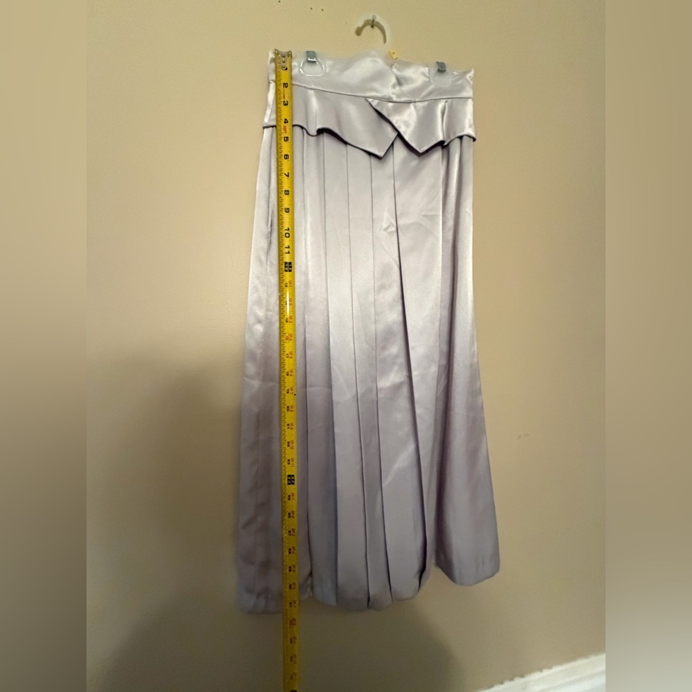 Vintage Silver Satin Pleated Midi Skirt sz P6 - Picture 2 of 7
